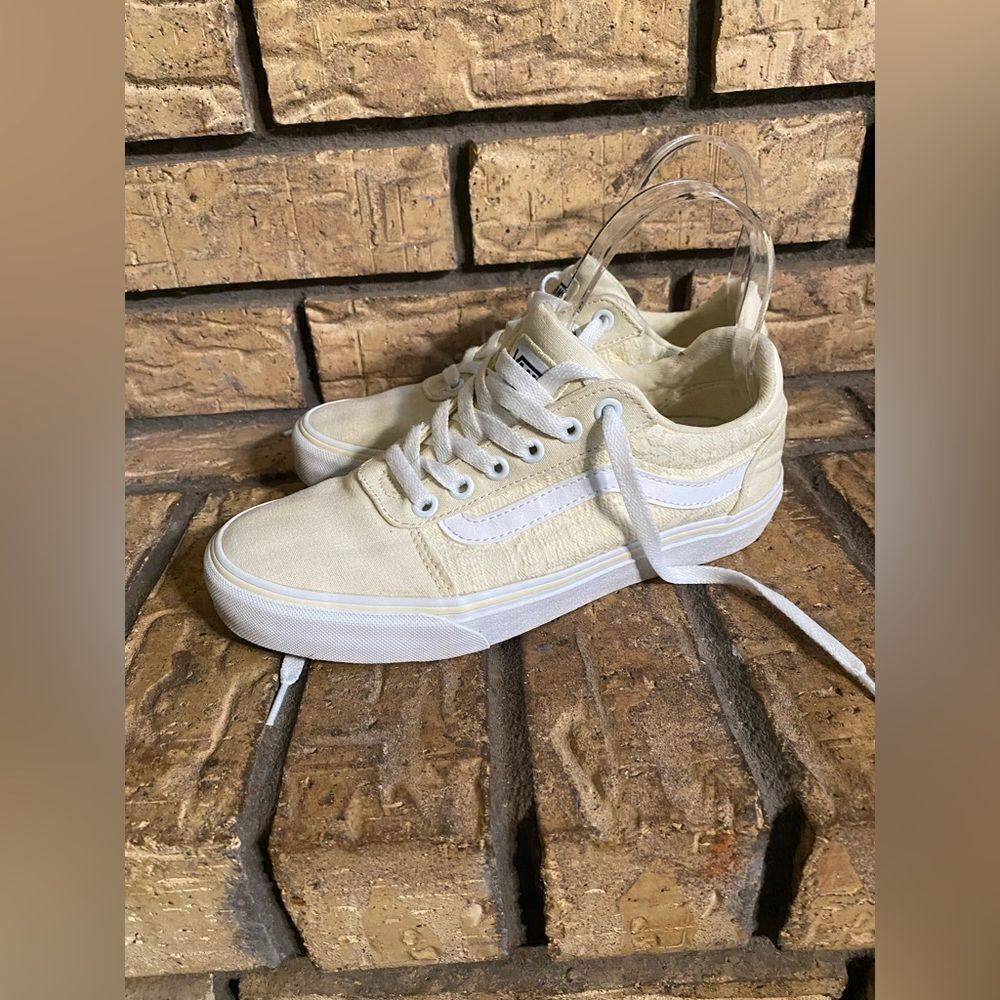Off
white vans - Picture 1 of 7